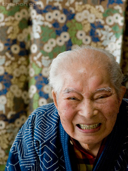 Yasujirō Yamaguchi surrounded by his karaori.